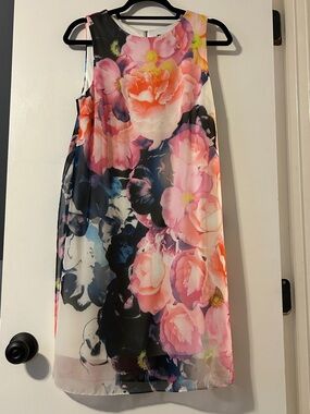 Vince Camuto Floral Sleeveless Shift Dress in EUC!
